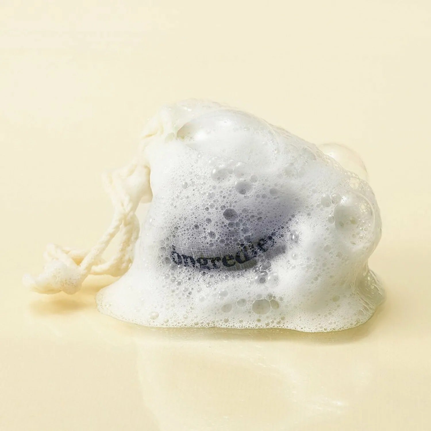 ongredients Butterfly Pea Cleansing Ball